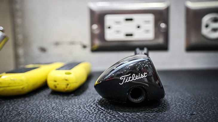 A closer look at the prototype Titleist 818 H1 hyb...